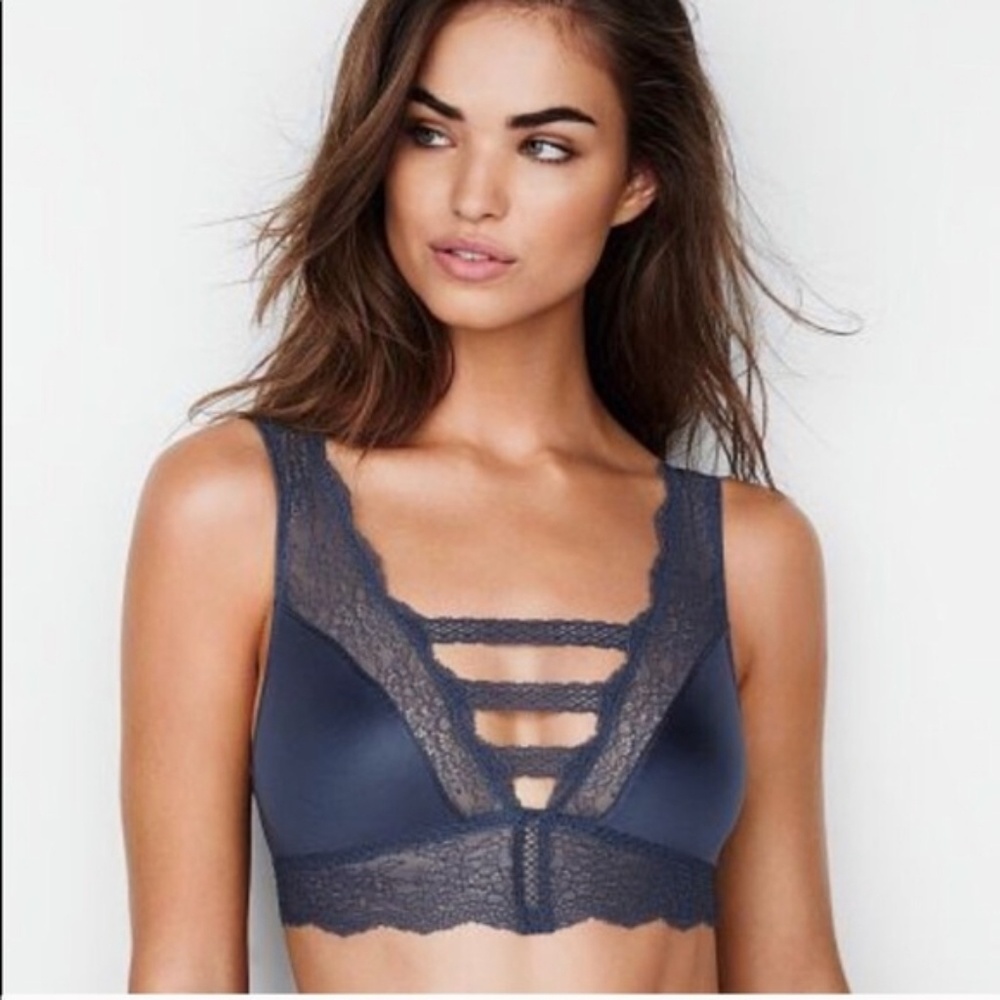VICTORIA’S SECRET BLUE BRALETTE XS